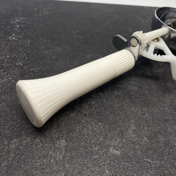 Vintage Bonny Mechanical Ice Cream Scoop White Plastic Handle - Picture 2 of 8